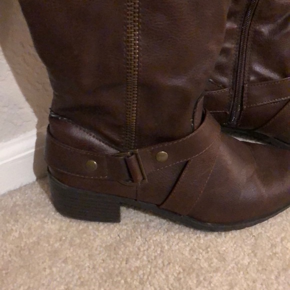 Knee high boots - Picture 2 of 3